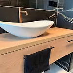 Strakosch Apartament *